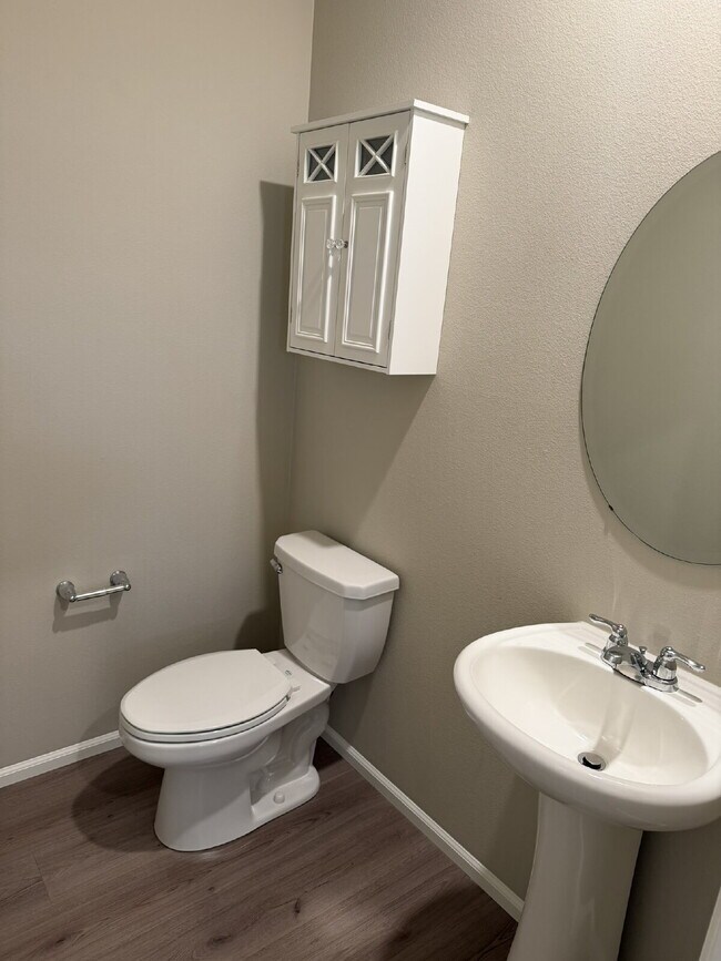 Building Photo - Newer Build 3 Bedroom 3 Bathroom- Single Family Home