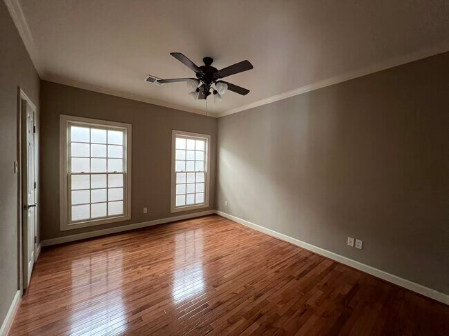 Building Photo - 5511 Val Verde St