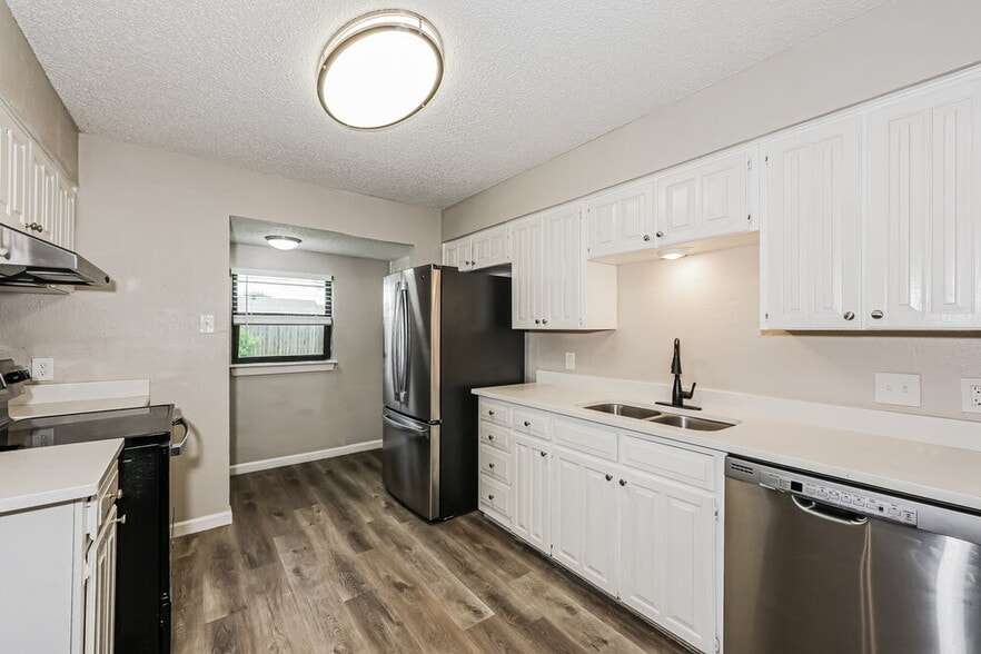 Building Photo - 933 Lemontree Dr