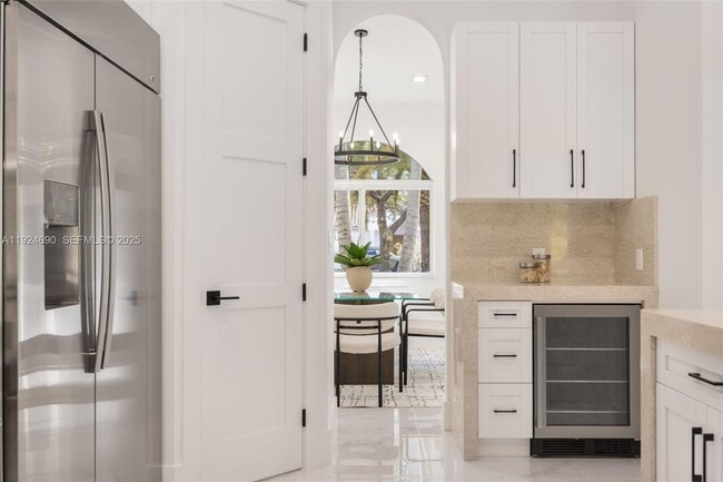 Building Photo - 6845 SW 52nd St