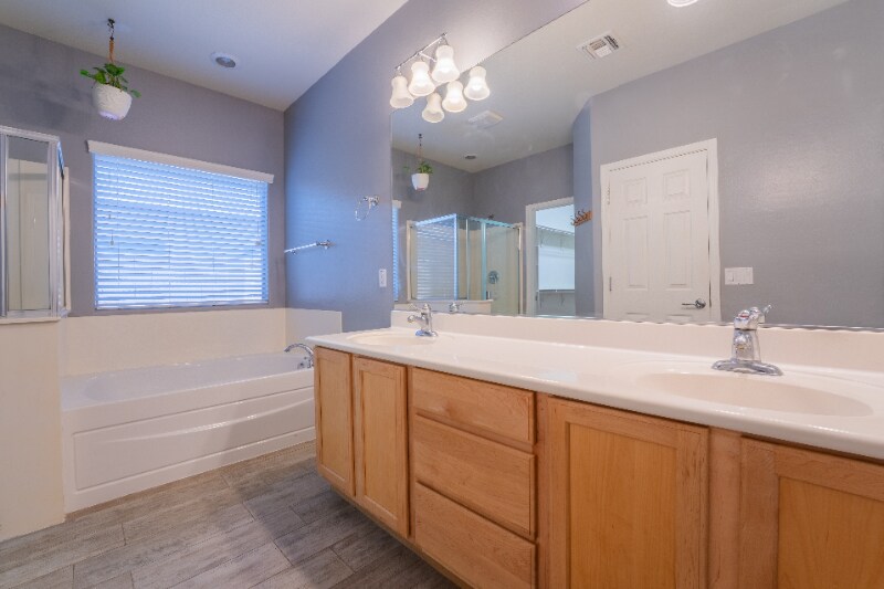 Building Photo - 2313 N Presidential Dr