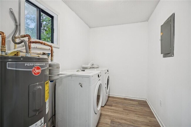 Building Photo - 2467 Verner Rd NW