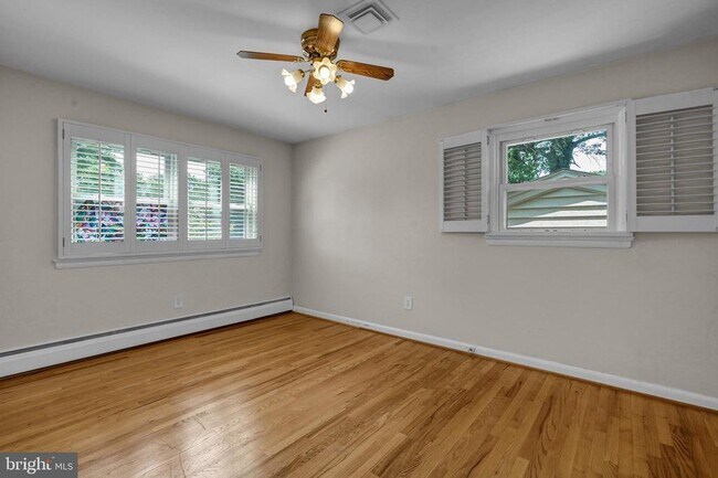 Building Photo - 8905 Valley Forge Dr