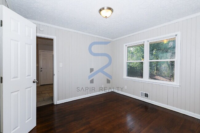 Building Photo - Move in before December 31st and choose your reward: a $250 Amazon Gift Card or a 55 Smart TV!