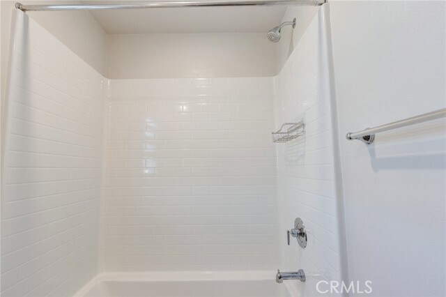 Building Photo - 36469 Shine Dr