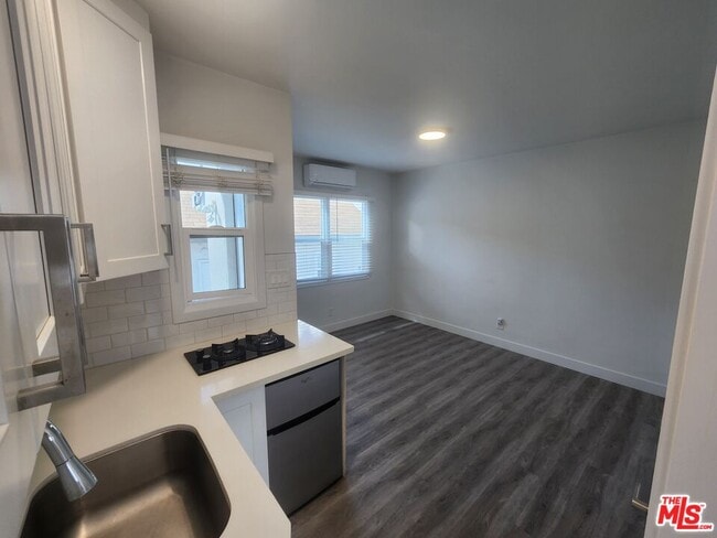 Building Photo - 383 Harvey Dr