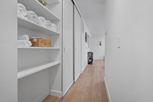 Building Photo - 1105 Julienne Dr