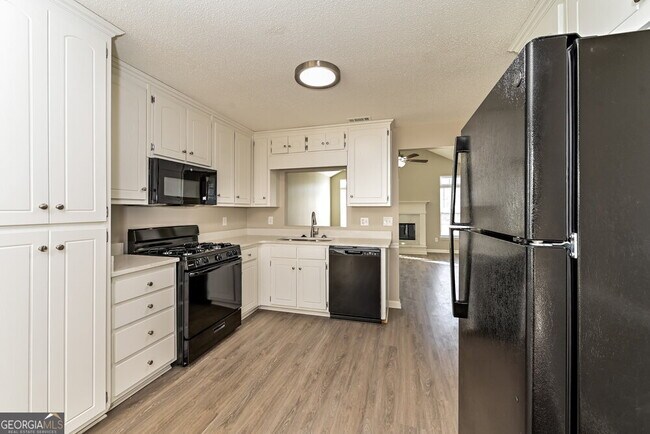 Building Photo - 8560 Guthrie Dr