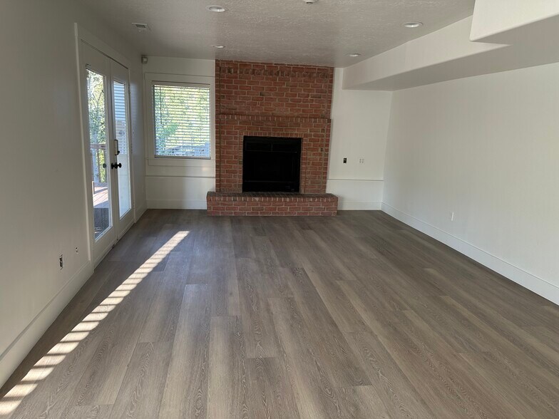 Family room - 308 Hillside Cir