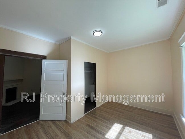 Building Photo - 8457 E Kerrville Rosemark Rd