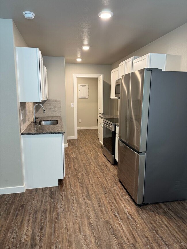 Building Photo - Upland Crossing Gem