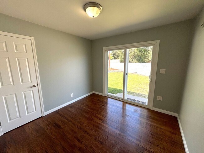 Building Photo - Clean and Upgraded 4 Bedroom Home Availabl...