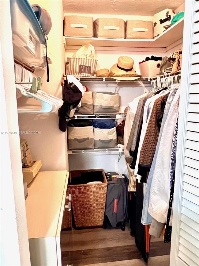 Building Photo - 2811 Somerset Dr