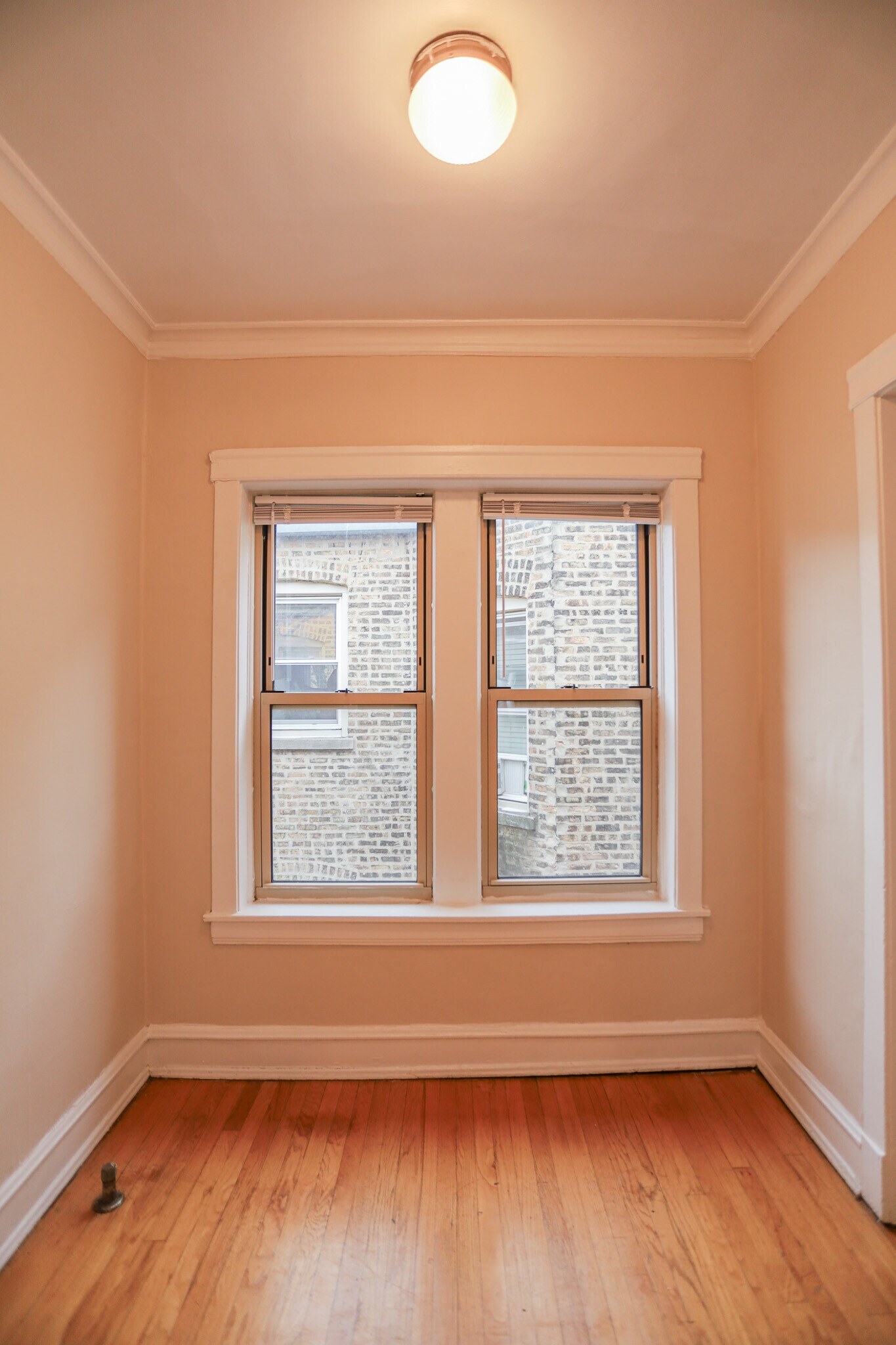 Building Photo - 1361 W Greenleaf Ave