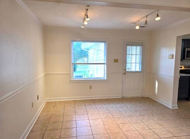 Building Photo - 3625 Wincross Dr
