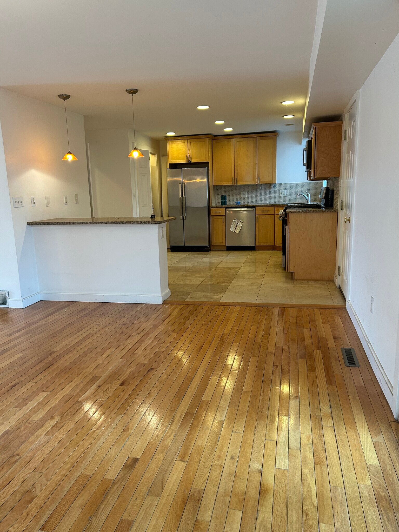 Building Photo - 22 Broadlawn Park