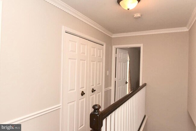Building Photo - 11778 Hollyview Dr