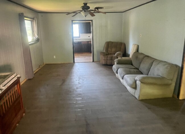 Building Photo - Great Location! $1,500 Down / $690 Month