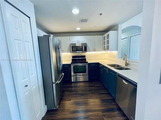 Building Photo - 6560 NW 114th Ave