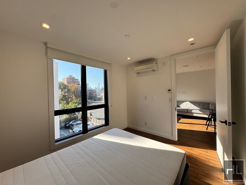 Building Photo - The Vitoria - 27=04 Astoria Blvd Luxurious 1 bedroom apartment