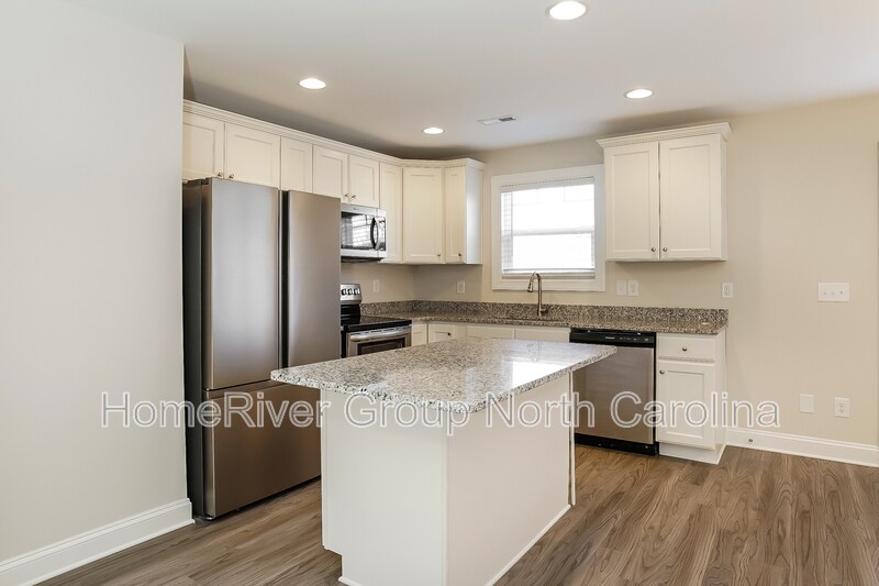 Building Photo - 310 Beaumont Cir