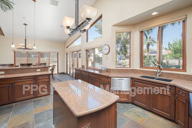 Building Photo - 4725 N Brookview Terrace
