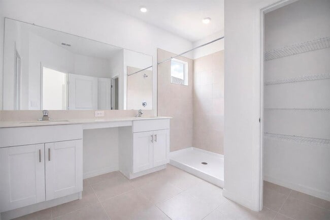 Building Photo - 3396 Lapis Lk Dr