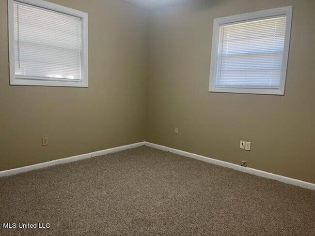 Building Photo - 3 Bed 1.5 Bath in Gulfport