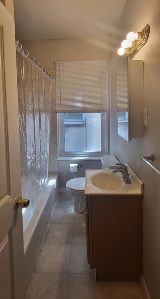 Building Photo - 524 N 33rd St