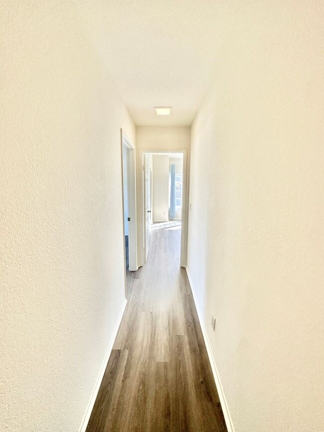 Building Photo - Beautiful Upstairs Condo Unit in the Priva...
