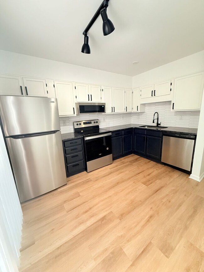 Building Photo - 347 Latham Oaks Ave