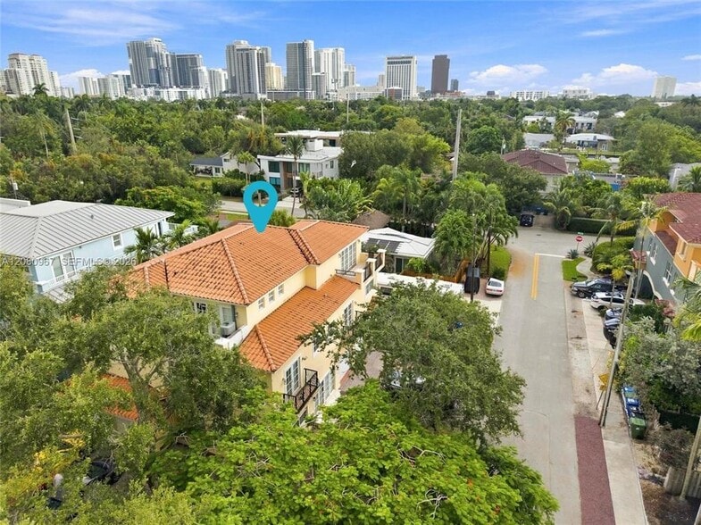 Building Photo - 913 SW 8th St