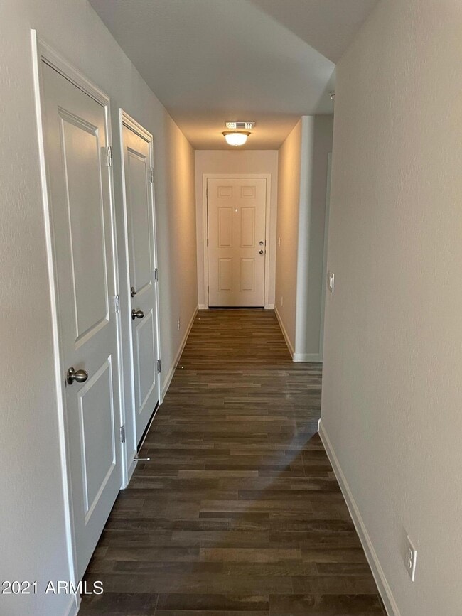 Building Photo - 250 W Bobcat Ct