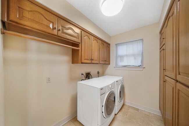Building Photo - 4419 Grass Valley St