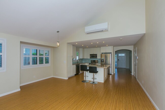 Building Photo - BACK ON MARKET**Single level spacious home...