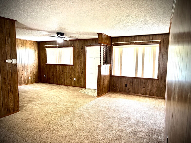 Building Photo - 406 S Hubbard Ave.