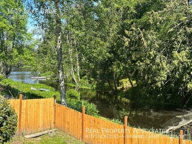 Building Photo - Island Life