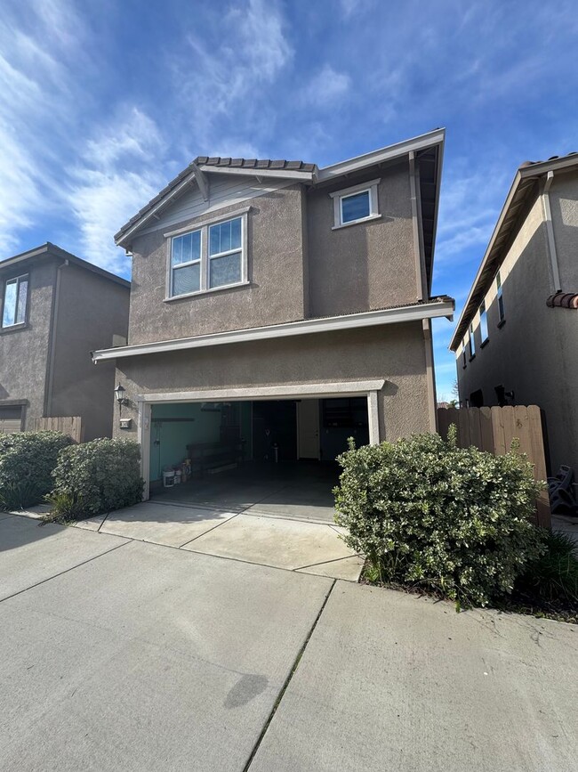 Building Photo - Single family North Natomas home | 3 bedro...