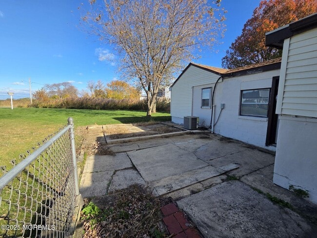 Building Photo - 219 Dock St