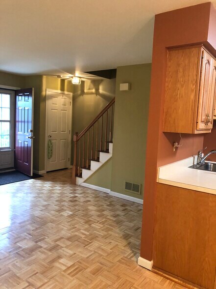Building Photo - 842 Belmont Dr