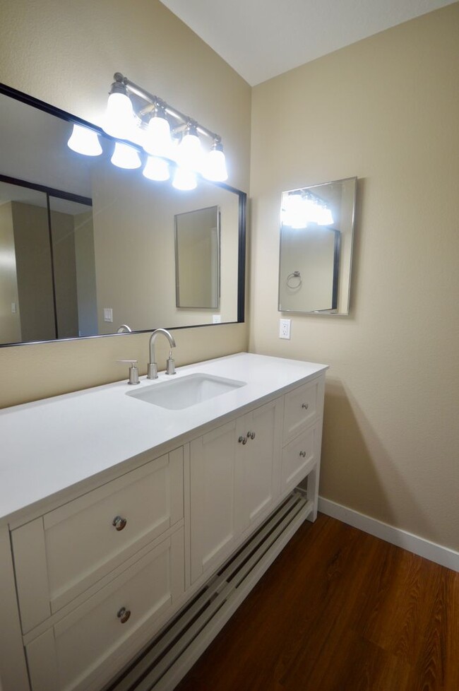 Building Photo - Spacious 2-Story 2 Bedroom Fountain Valley...