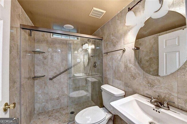 Building Photo - 6490 Tuggle Dr