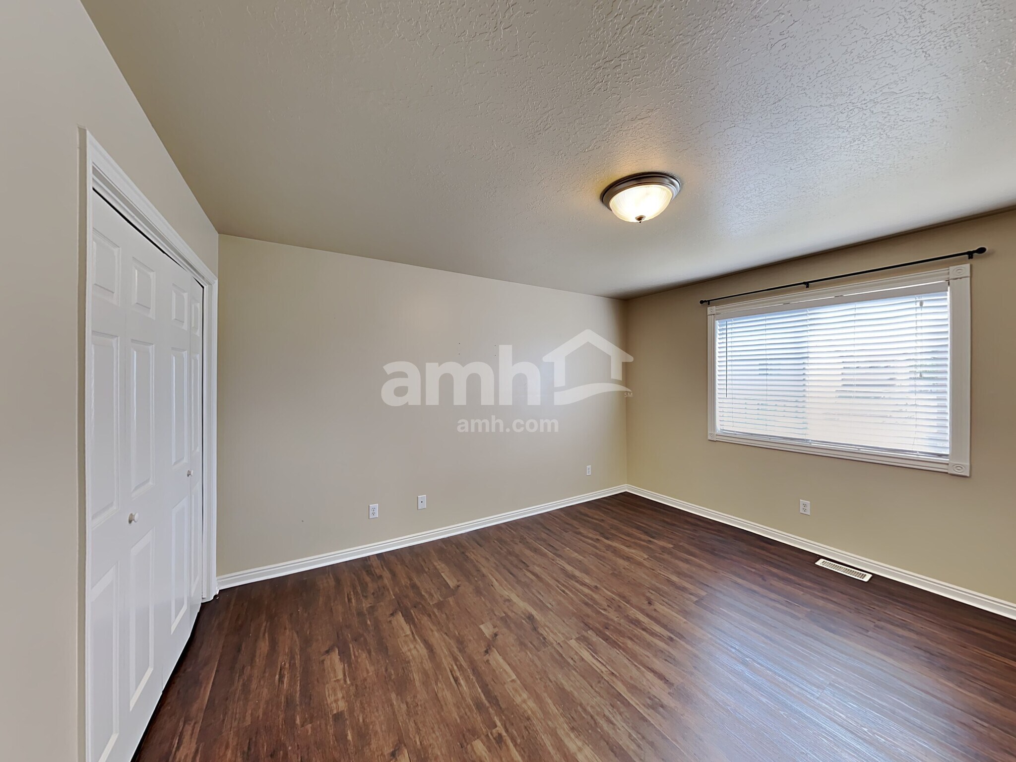 Building Photo - 543 Canyon View Dr