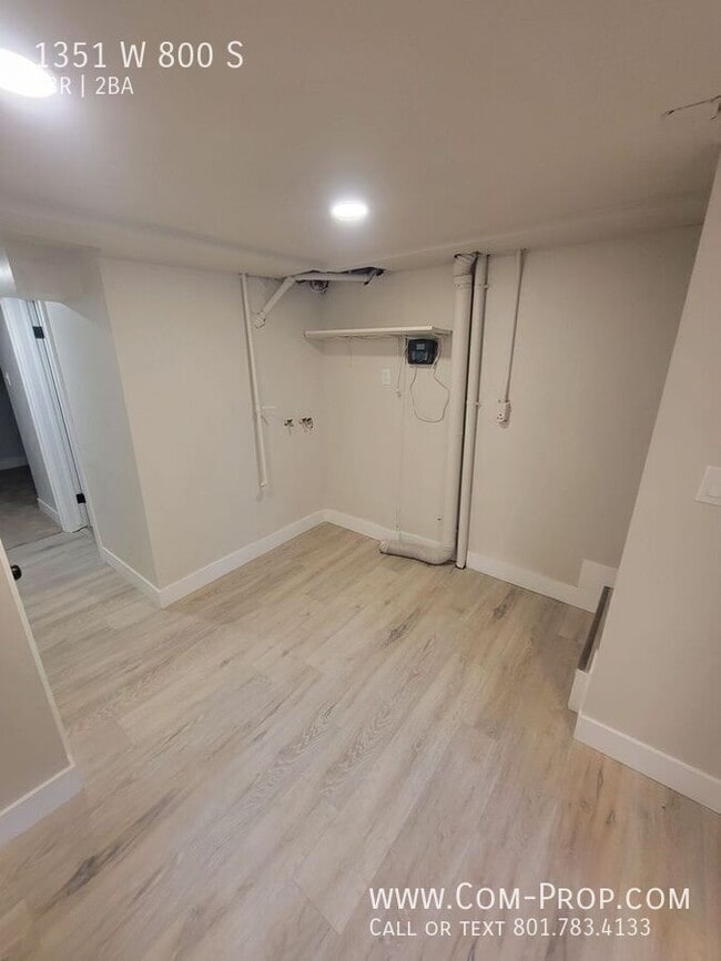 Building Photo - 1351 W 800 S