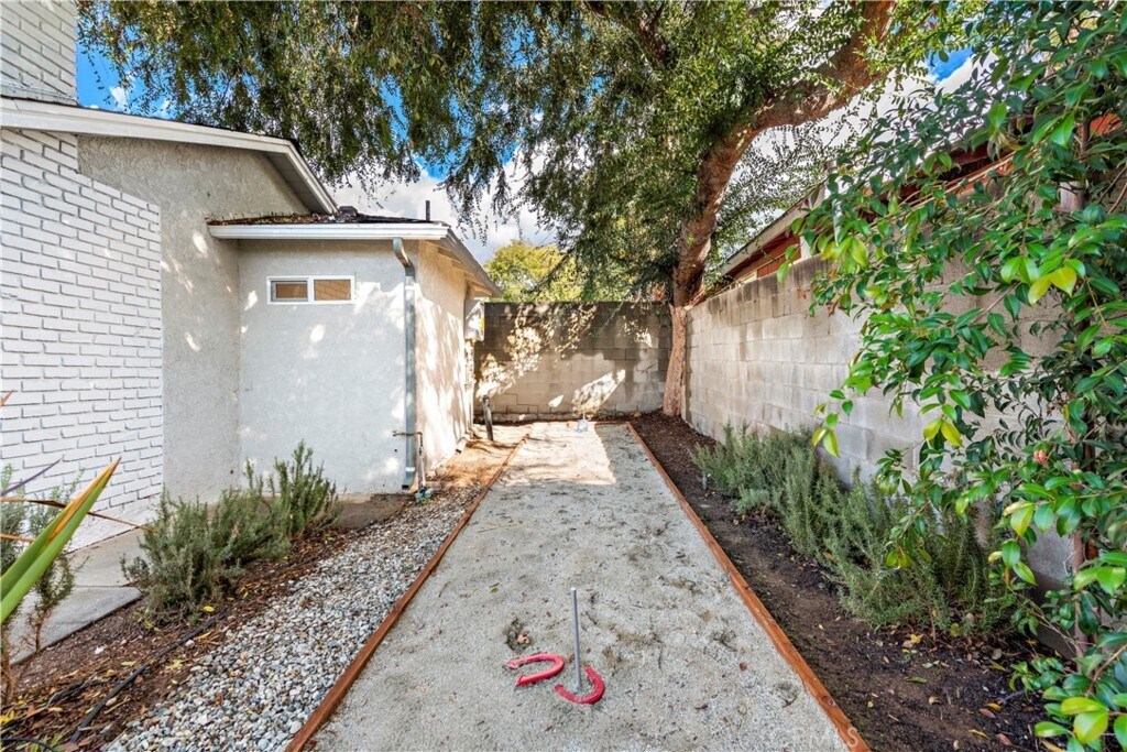 Building Photo - 2460 Glenrose Ave