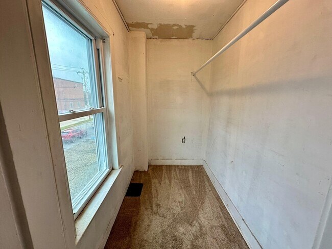 Building Photo - 6 Grant St