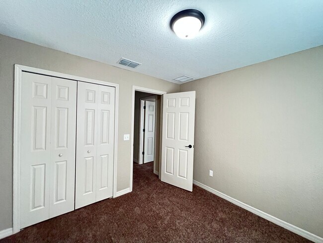 Building Photo - Beautiful 3 Bedroom, 2 Bathroom Home in Ocala!!