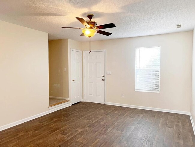 Building Photo - 113 Brushy Hollow Ln