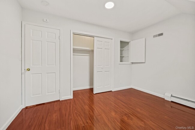 Building Photo - 11 Pondview Cl