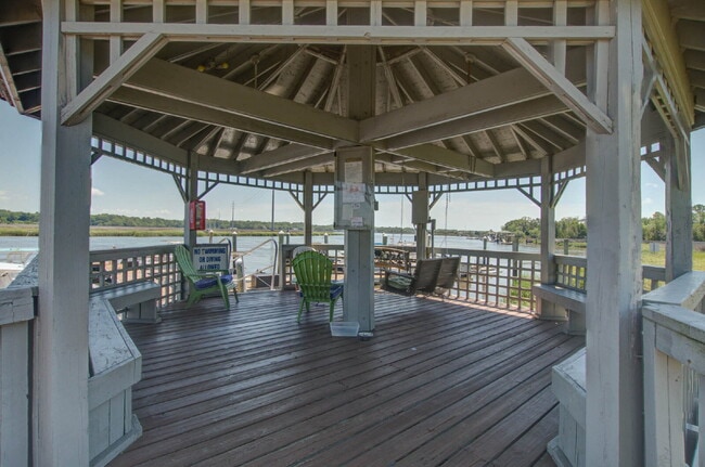 Building Photo - **FULLY FURNISHED TWO BEDROOM CONDO, UTILITIES INCLUDED!**